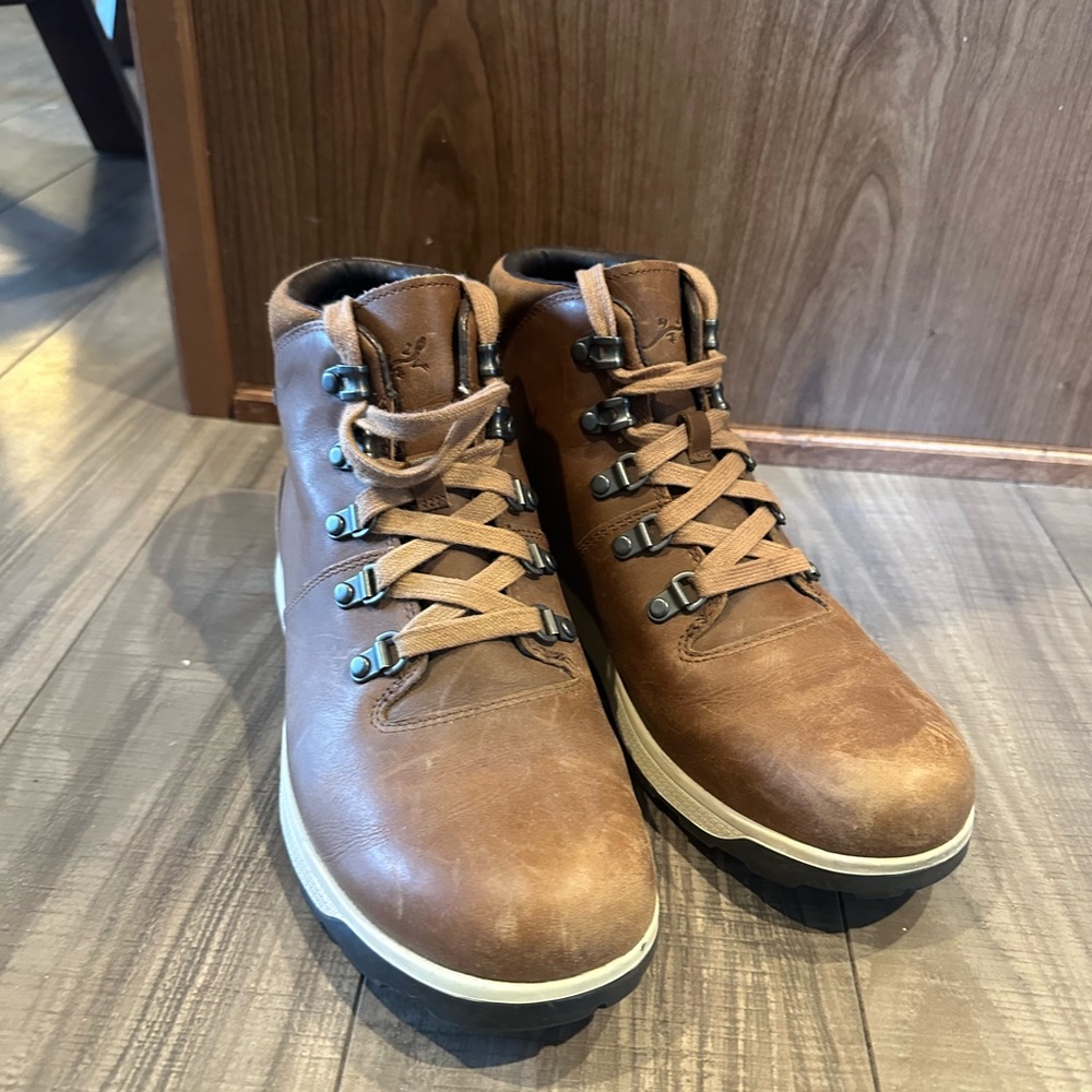 Barely worn men’s Chaco Boots